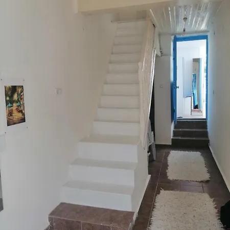 別荘 Annemotia - 2 Storey House With Garden In Greek Neighborhood