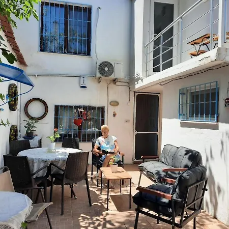 別荘 Annemotia - 2 Storey House With Garden In Greek Neighborhood